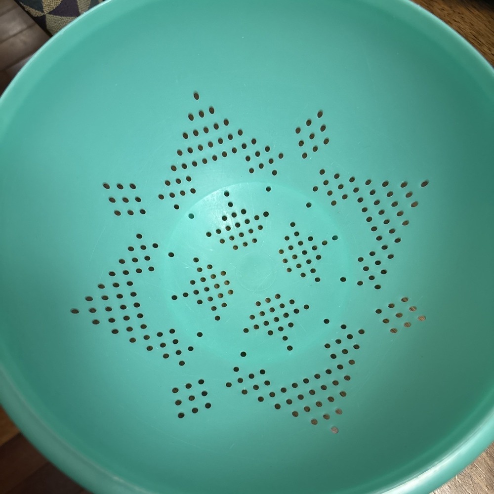 Vintage Tupperware Green Colander #339-8